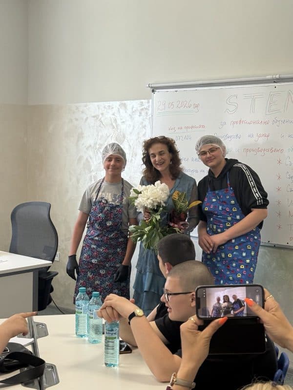 Група участници и преподаватели в ПГХВТ по време на обучение.